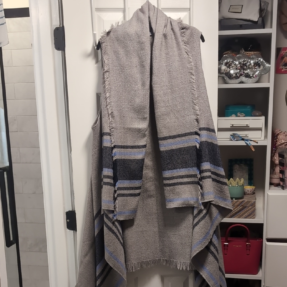 Aerie Cozy Gray Knit Shawl